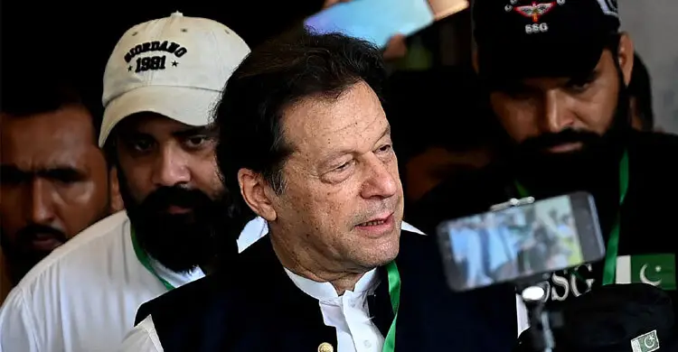 দুর্নীতির আরেক মামলায় ইমরান খান ও তার স্ত্রীর ১৭ বছরের কারাদণ্ড