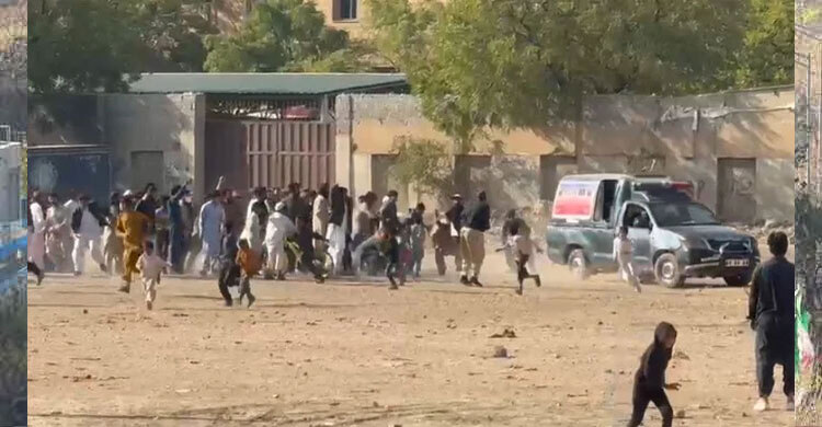 পাকিস্তানে পুলিশের সঙ্গে ইমরান খানের সমর্থকদের সংঘর্ষ