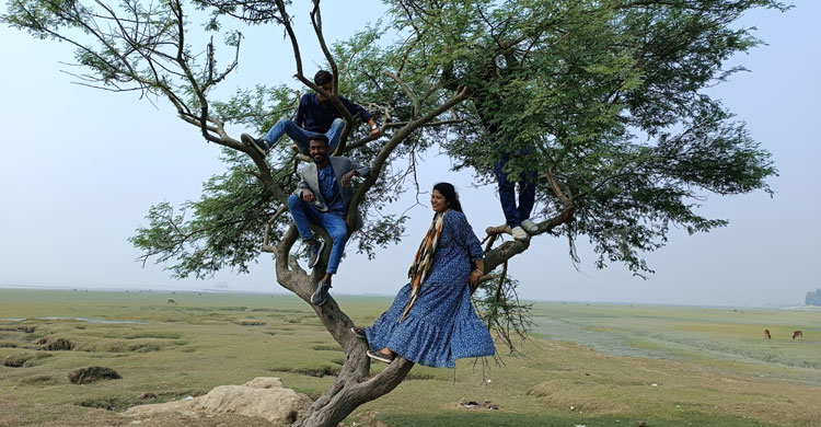 বাড়বকুণ্ড সমুদ্রসৈকতে চড়ুইভাতি