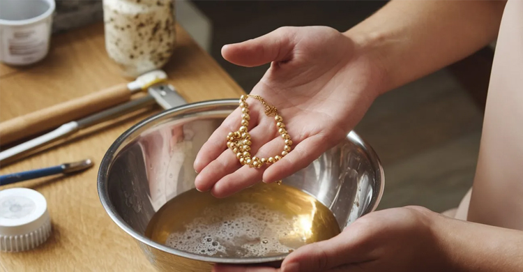 পুরোনো সোনার গয়না হবে নতুনের মতো চকচকে!