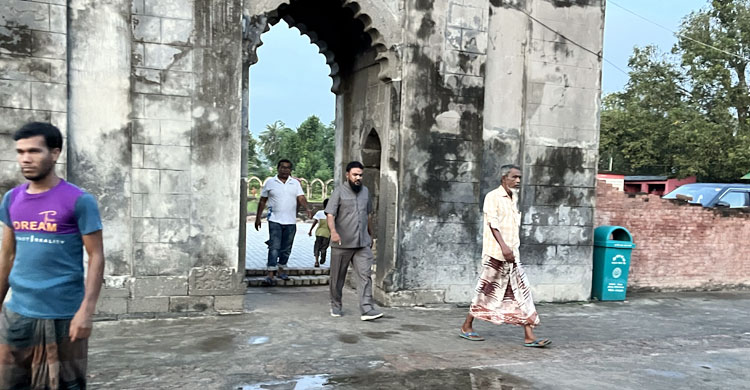 ভ্রমণপিপাসুদের চাহিদা মেটায় ছোট সোনামসজিদ