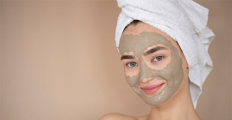 বর্ষায় ব্রণের সমস্যা দূর করবে ঘরোয়া ফেসপ্যাক