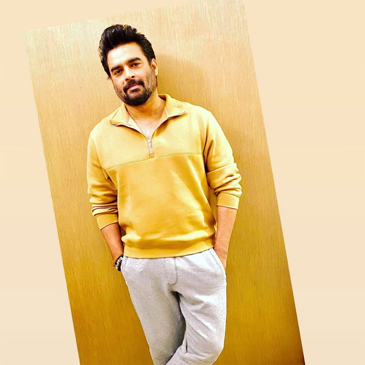 বয়স ৫৫তে কীভাবে চকলেট বয় লুক ধরে রেখেছেন মাধবন!