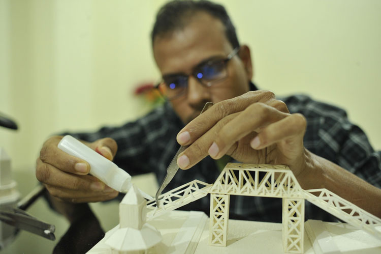 স্মৃতির শহরে মিনিয়েচারের জাদুকর সুমন