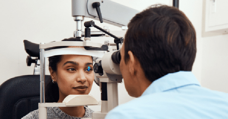 চোখে কোন লক্ষণ দেখা দিলে দ্রুত চিকিৎসকের শরণাপন্ন হবেন