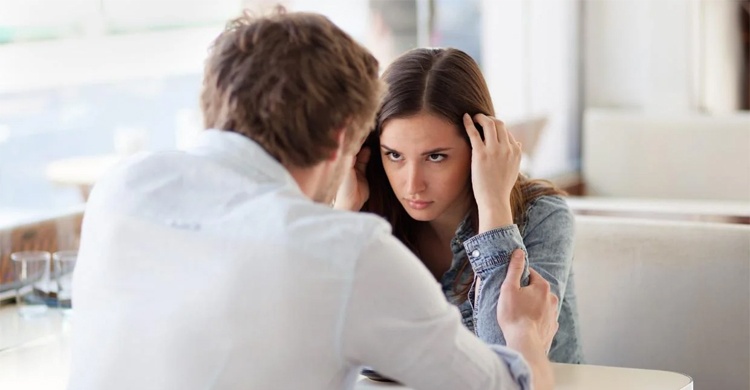 সঙ্গী আপনাকে ‘পকেটিং’ করছে বুঝবেন যেভাবে