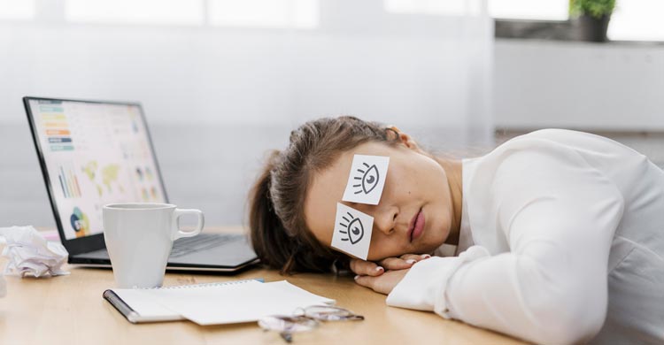 দুপুর হলেই ঘুম পাওয়ার আসল কারণ মিলল গবেষণায়