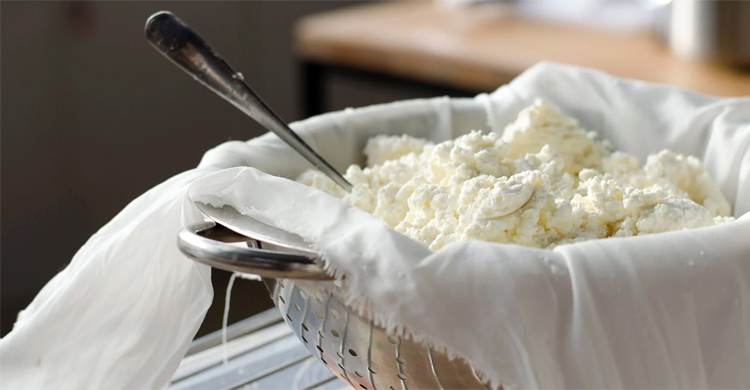 ফেটে যাওয়া দুধ দিয়ে যা করতে পারেন