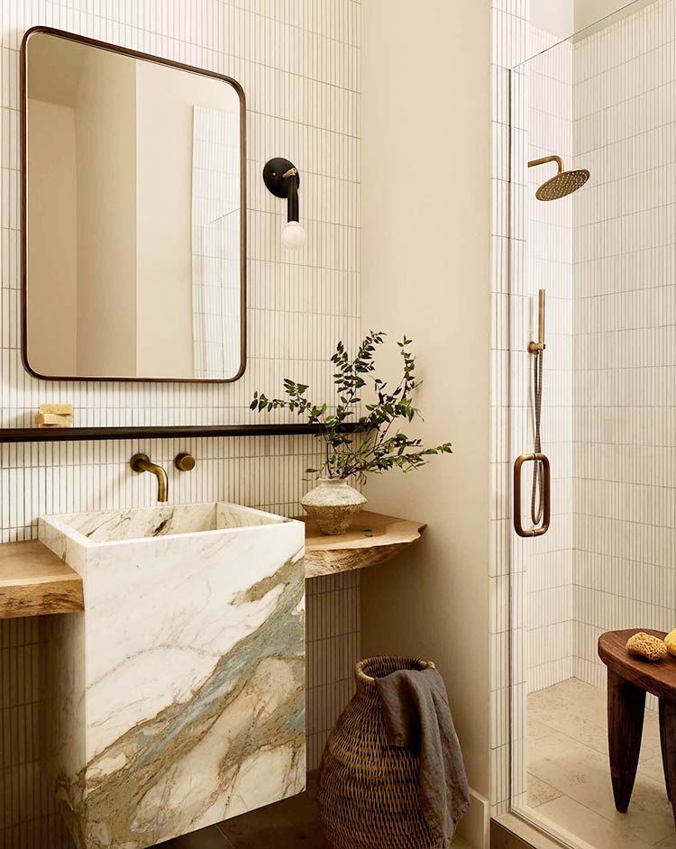 সহজ কৌশলে বদলে ফেলুন ছোট বাথরুমের চেহারা