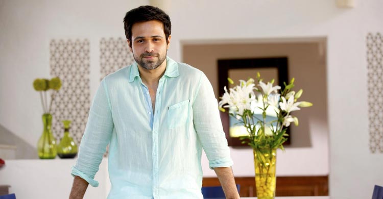 হ্যান্ডওয়াশ দিয়ে মুখ পরিষ্কার করেন ইমরান হাশমি