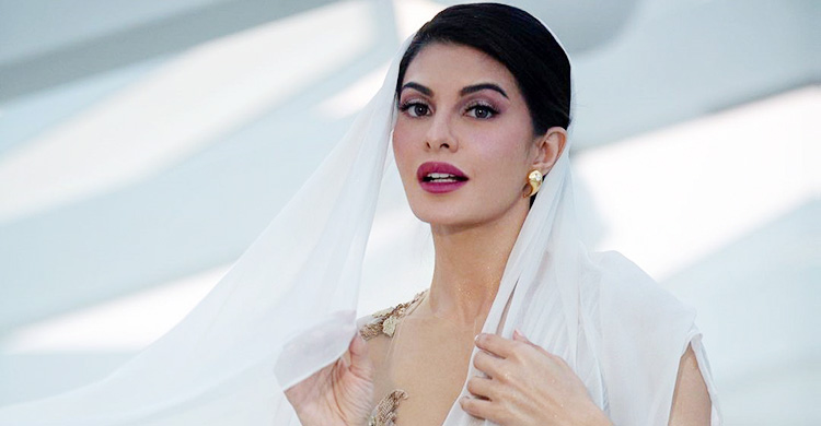 জ্যাকলিনের ‘সুগন্ধি দুধ’, সারাদিন সতেজ থাকার রহস্য