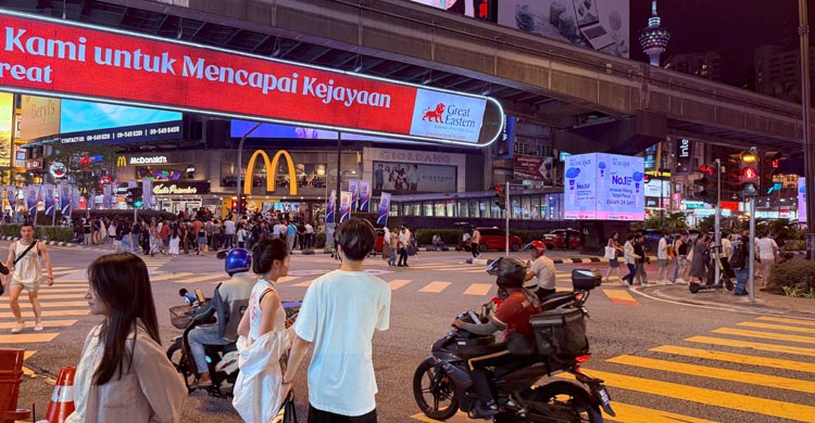 একরাতের কুয়ালালামপুরে হাজার রঙের গল্প