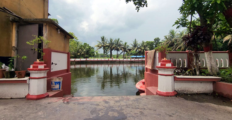 কুসংস্কারমুক্ত সমাজ বিনির্মাণকারী ‘রামঠাকুর’ যেন আলোকবর্তিকা