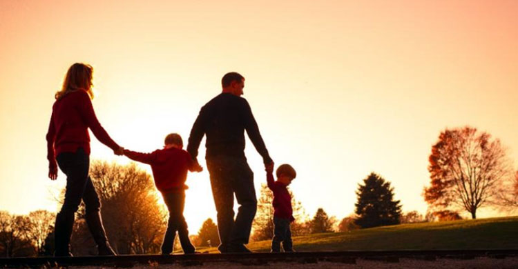 একটি নিখুঁত পরিবার কেন জরুরি