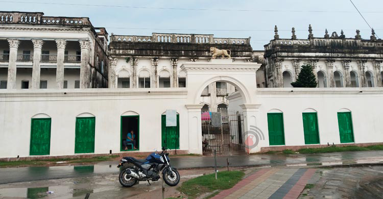 সংস্কারের অভাবে বালিয়াটি প্রাসাদের বেহাল দশা