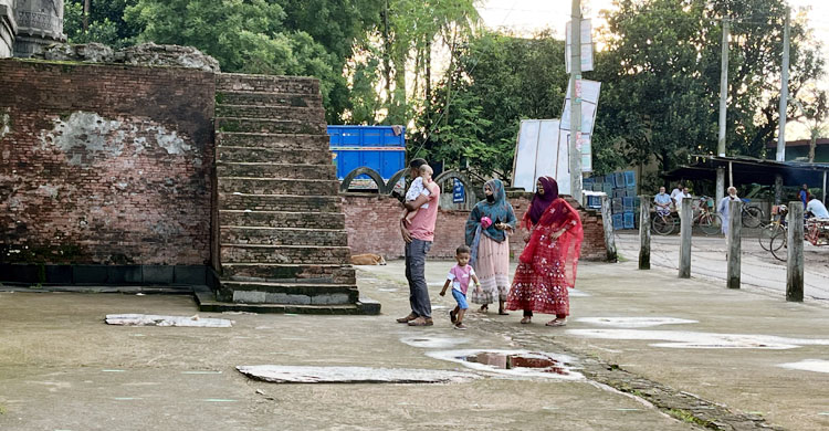 ভ্রমণপিপাসুদের চাহিদা মেটায় ছোট সোনামসজিদ