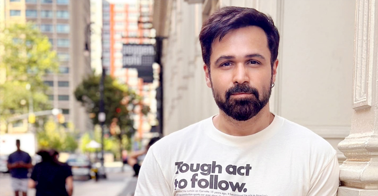 হ্যান্ডওয়াশ দিয়ে মুখ পরিষ্কার করেন ইমরান হাশমি