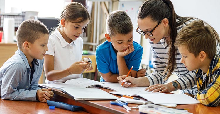 শিশুদের পড়াশোনোয় আগ্রহী করবেন যেভাবে