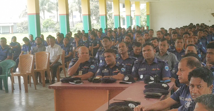 ব্রাহ্মণবাড়িয়ায় ঈদ উপহার পেলেন ১৬০০ পুলিশ সদস্য