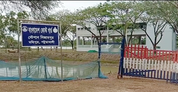 কোস্ট গার্ডের বিরুদ্ধে জেলেদের আটকে টাকা দাবিসহ মারধরের অভিযোগ