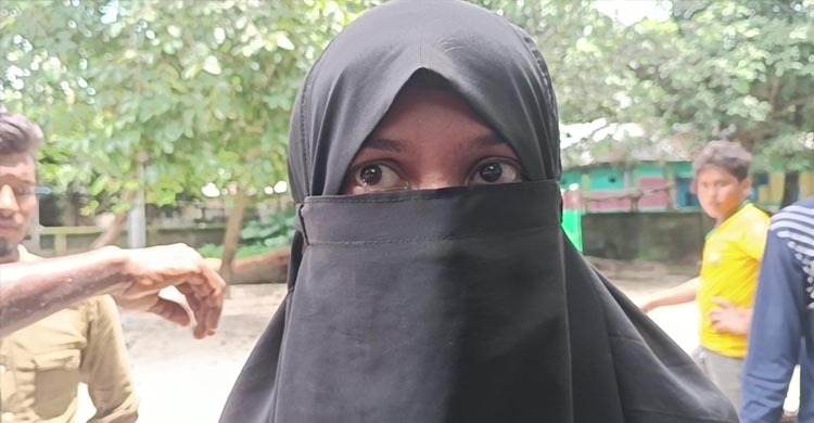 সীমান্তে ভারতীয় তরুণী আটক