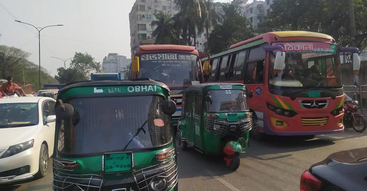 অসহনীয় যানজট, ইফতারের আগে বাসায় ফেরা নিয়ে সংশয়