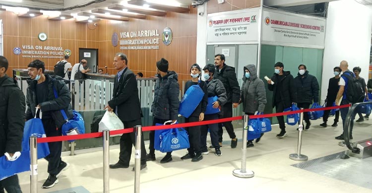 লিবিয়া থেকে দেশে ফিরলো ১৫৮ বাংলাদেশি