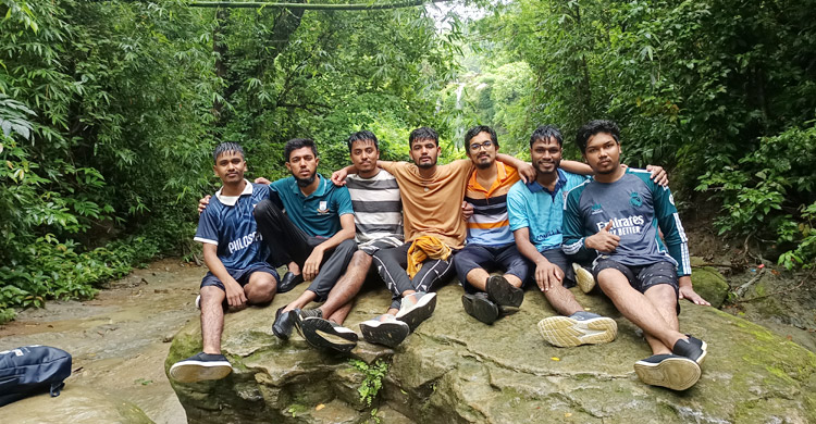 ঝরনা ও সৈকত ভ্রমণের মধুময় স্মৃতি