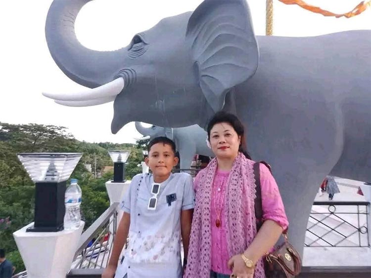 একমাত্র সন্তান উক্য সাইনকে হারিয়ে পাগলপ্রায় শিক্ষক বাবা-মা