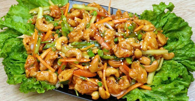 ঘরেই তৈরি করুন মজাদার চিকেন ক্যাশুনাট সালাদ