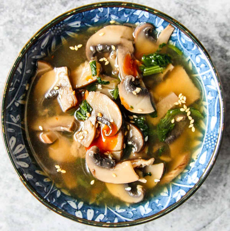 ওজন নিয়ন্ত্রণে সাহায্য করবে পালং-মাশরুম স্যুপ