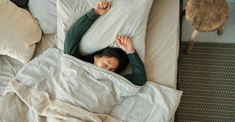 শীত এলেই ঘুম বাড়ে, ক্লান্ত লাগে কারণ কী জানেন?