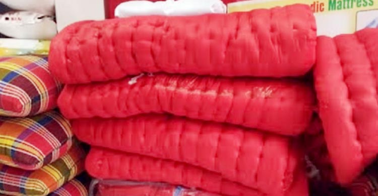 লেপ সবসময়ে লাল কাপড়ে তৈরি হয় কেন?