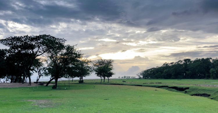 কোলাহলমুক্ত নডালিয়া সমুদ্রসৈকত