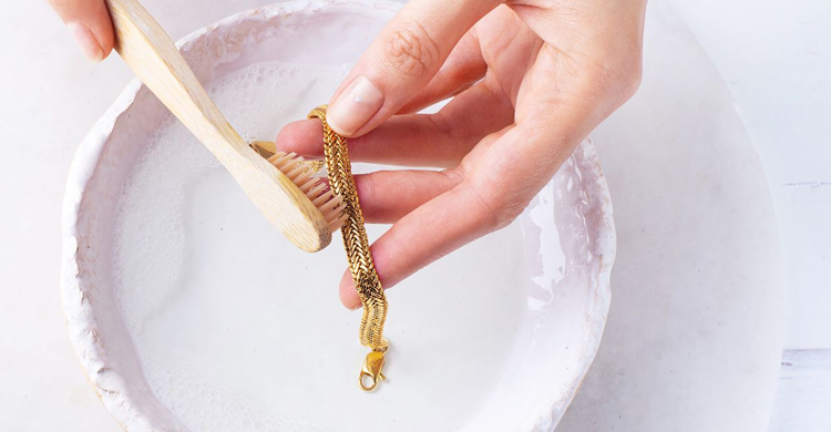 পুরোনো সোনার গয়না হবে নতুনের মতো চকচকে!