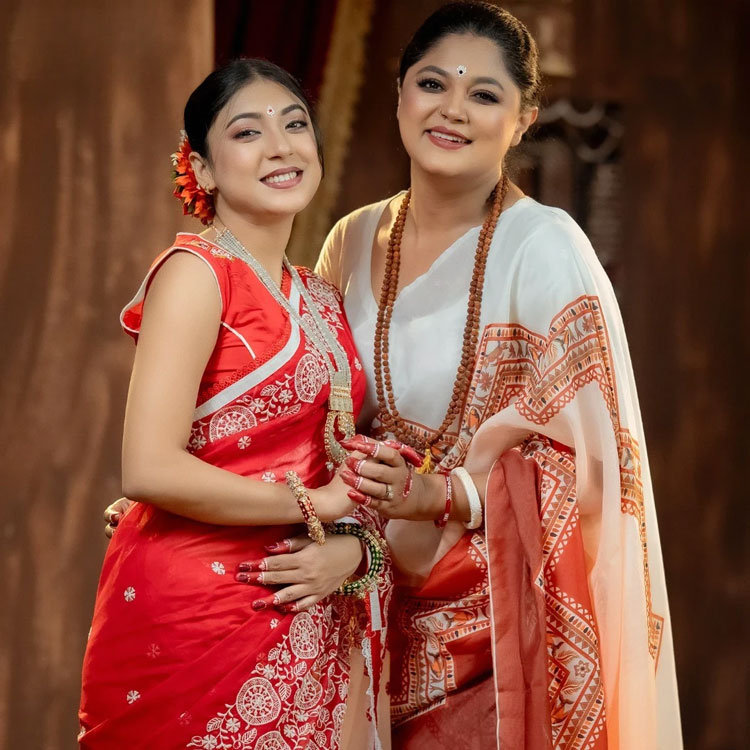 ষষ্ঠী থেকে দশমী, শাড়িতে পূজার আমেজ