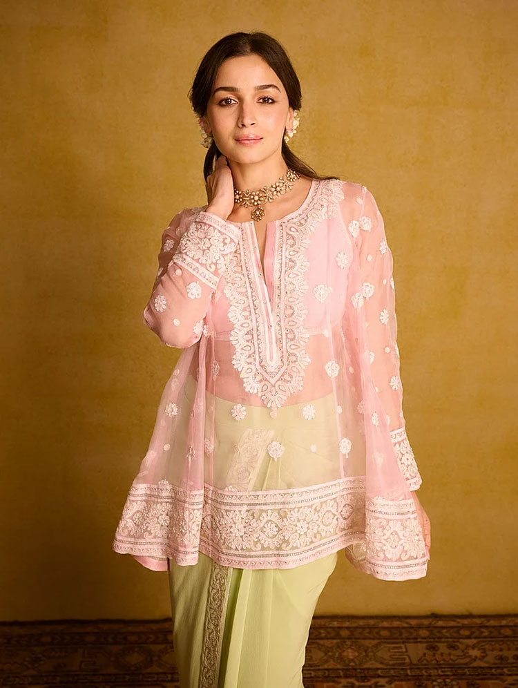 আলিয়া ভাটের ‘লুঙ্গি লুক’ ফিউশন ফ্যাশনে নতুন সংজ্ঞা