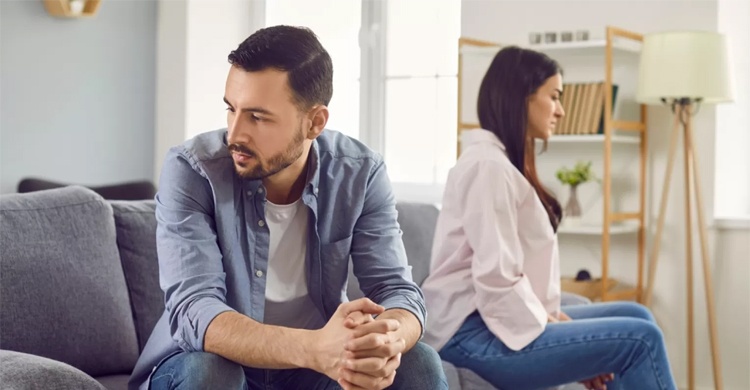 সঙ্গী আপনাকে ‘পকেটিং’ করছে বুঝবেন যেভাবে