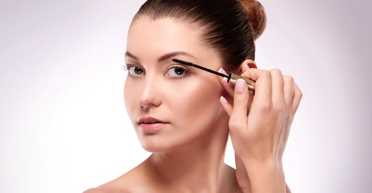 শুকিয়ে যাওয়া মাসকারায় প্রাণ ফিরিয়ে আনার সহজ উপায়