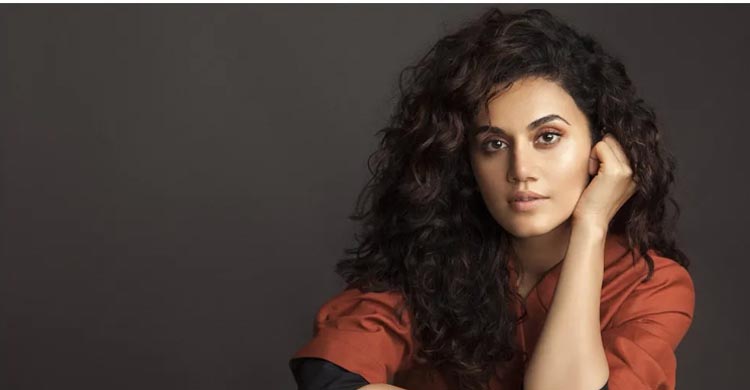 শীতে কোঁকড়া চুলে চাই বাড়তি যত্ন