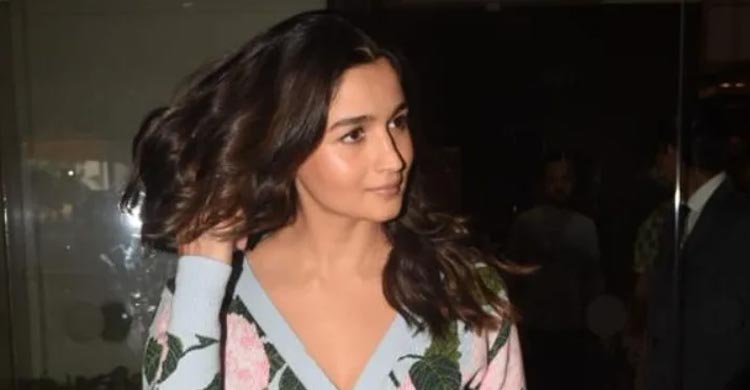 নারীরা আলিয়া ভাটের মতো বারবার হেয়ার ফ্লিপ করেন কেন