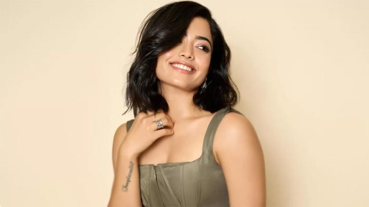 দীপিকার সমালোচনায় রাশমিকা
