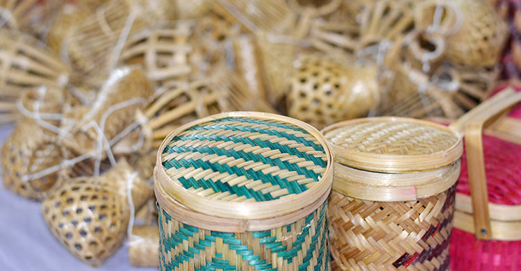 রাজধানীতে শরৎ মেলায় উদ্যোক্তাদের বাহারি পণ্যের সমাহার