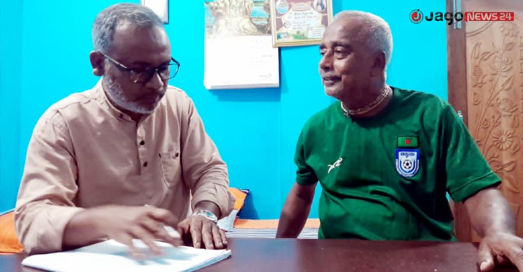 মাঠ ছাড়লেও ফুটবল ছাড়েননি দিলীপ, দেখেন বিশ্বকাপের স্বপ্নও