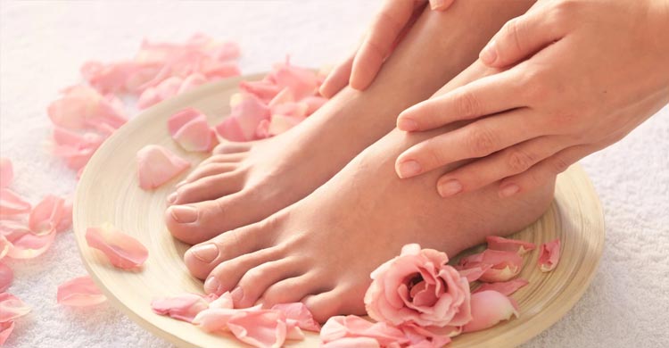 দিনভর ক্লান্তির সমাধান লুকিয়ে আছে গরম পানির বালতিতে