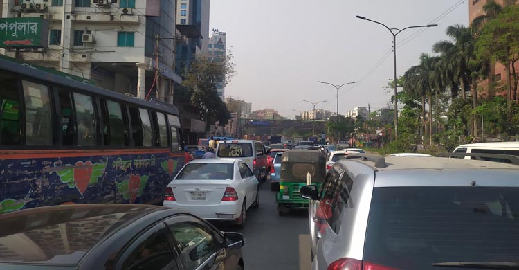 অসহনীয় যানজট, ইফতারের আগে বাসায় ফেরা নিয়ে সংশয়