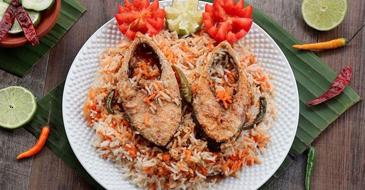 রাজসভা থেকে বাড়ির হেঁশেলে বিরিয়ানি