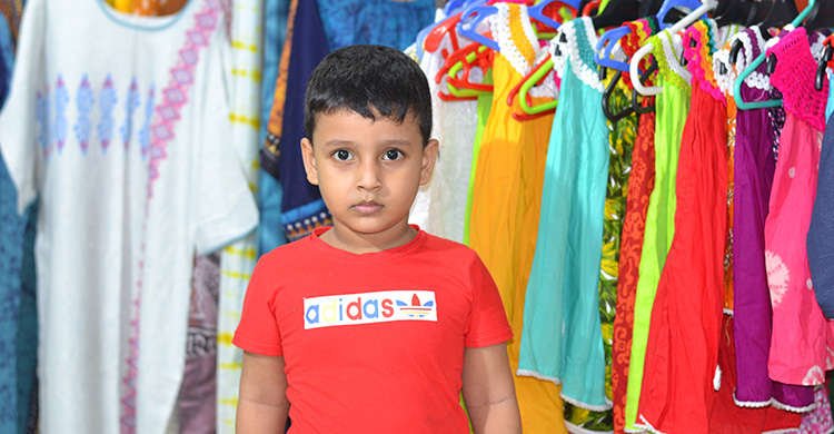 রাজধানীতে শরৎ মেলায় উদ্যোক্তাদের বাহারি পণ্যের সমাহার