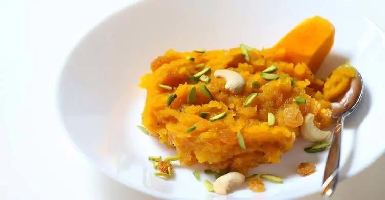 স্বাদে ভিন্নতা আনতে বানিয়ে নিন মিষ্টি কুমড়ার হালুয়া