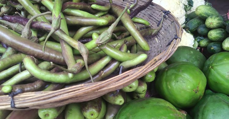 রংপুরে বেড়েছে ডিম-মুরগির দাম, কমেছে সবজির